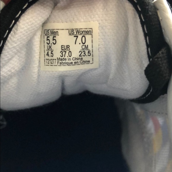 Limited Edition Old Skool UOxVans Collab - Picture 4 of 4